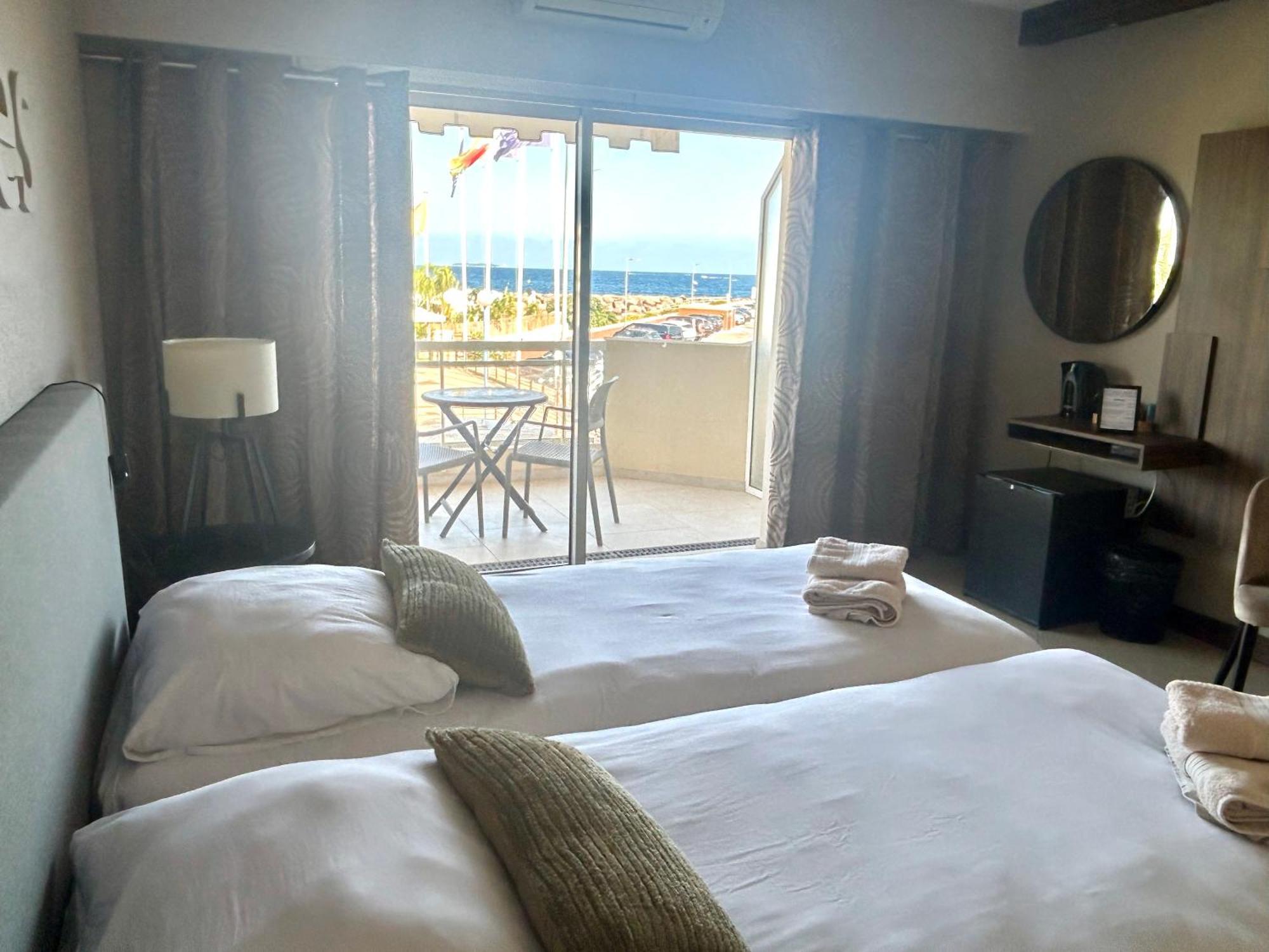 Riviera Beach Hotel 망들리유 라 나플 외부 사진