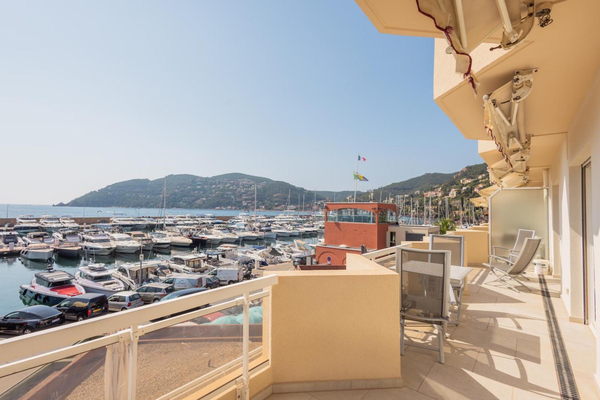 Riviera Beach Hotel 망들리유 라 나플 외부 사진