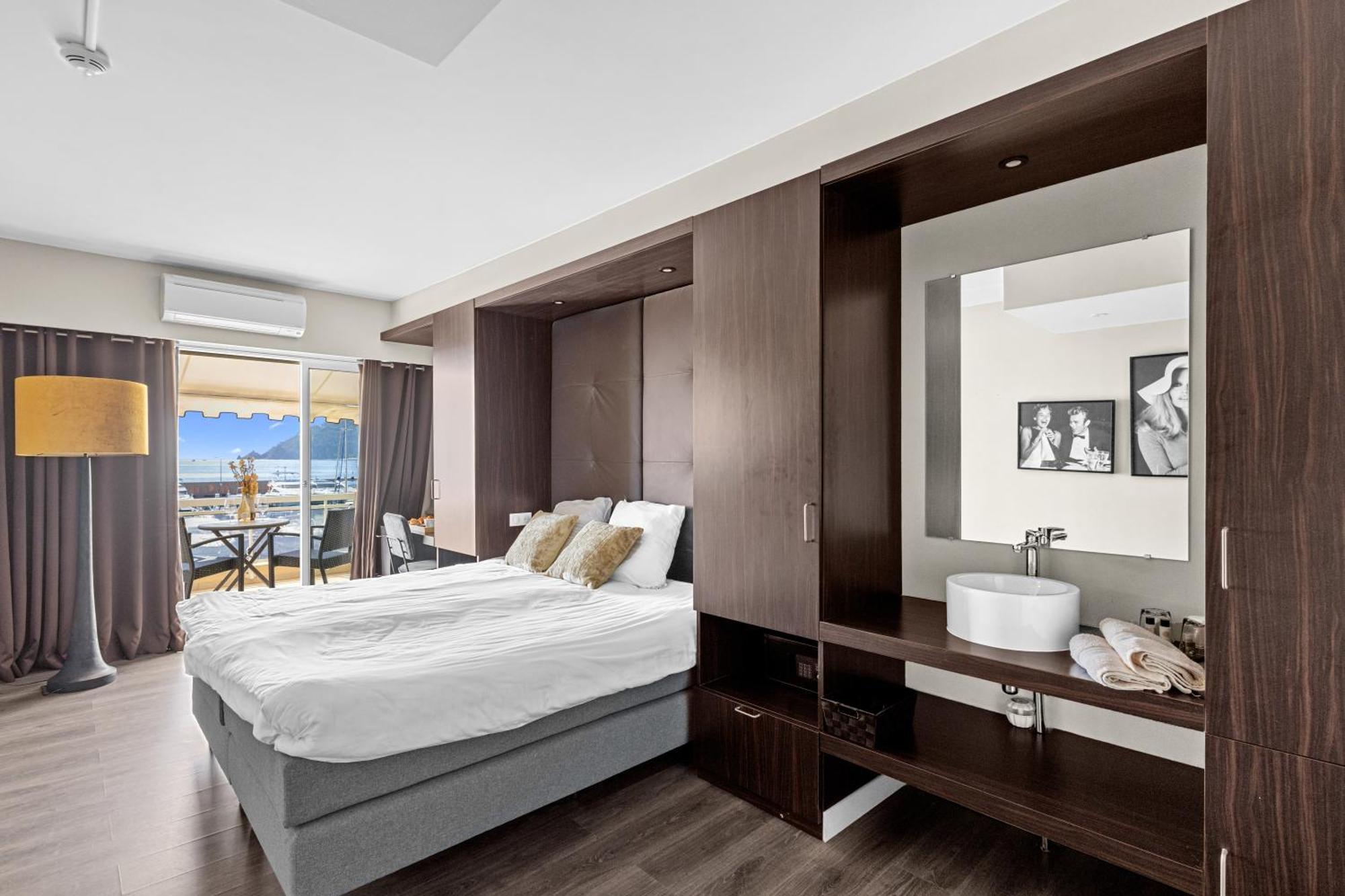 Riviera Beach Hotel 망들리유 라 나플 외부 사진