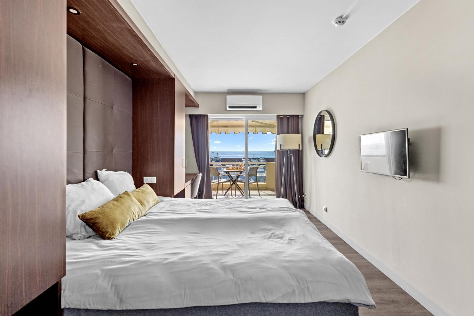 Riviera Beach Hotel 망들리유 라 나플 외부 사진