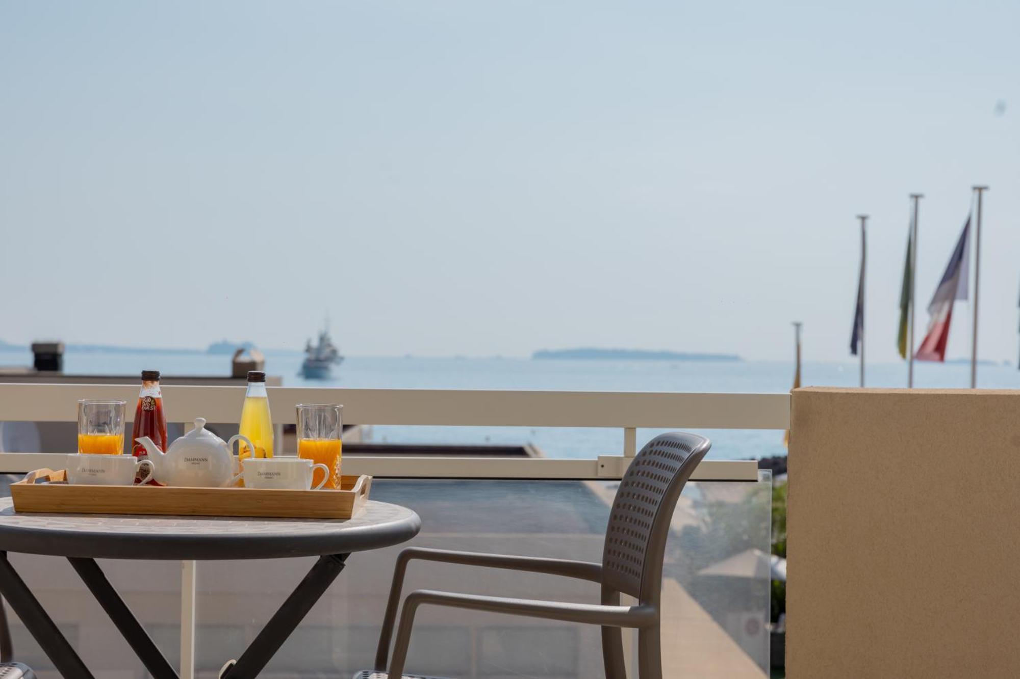 Riviera Beach Hotel 망들리유 라 나플 외부 사진