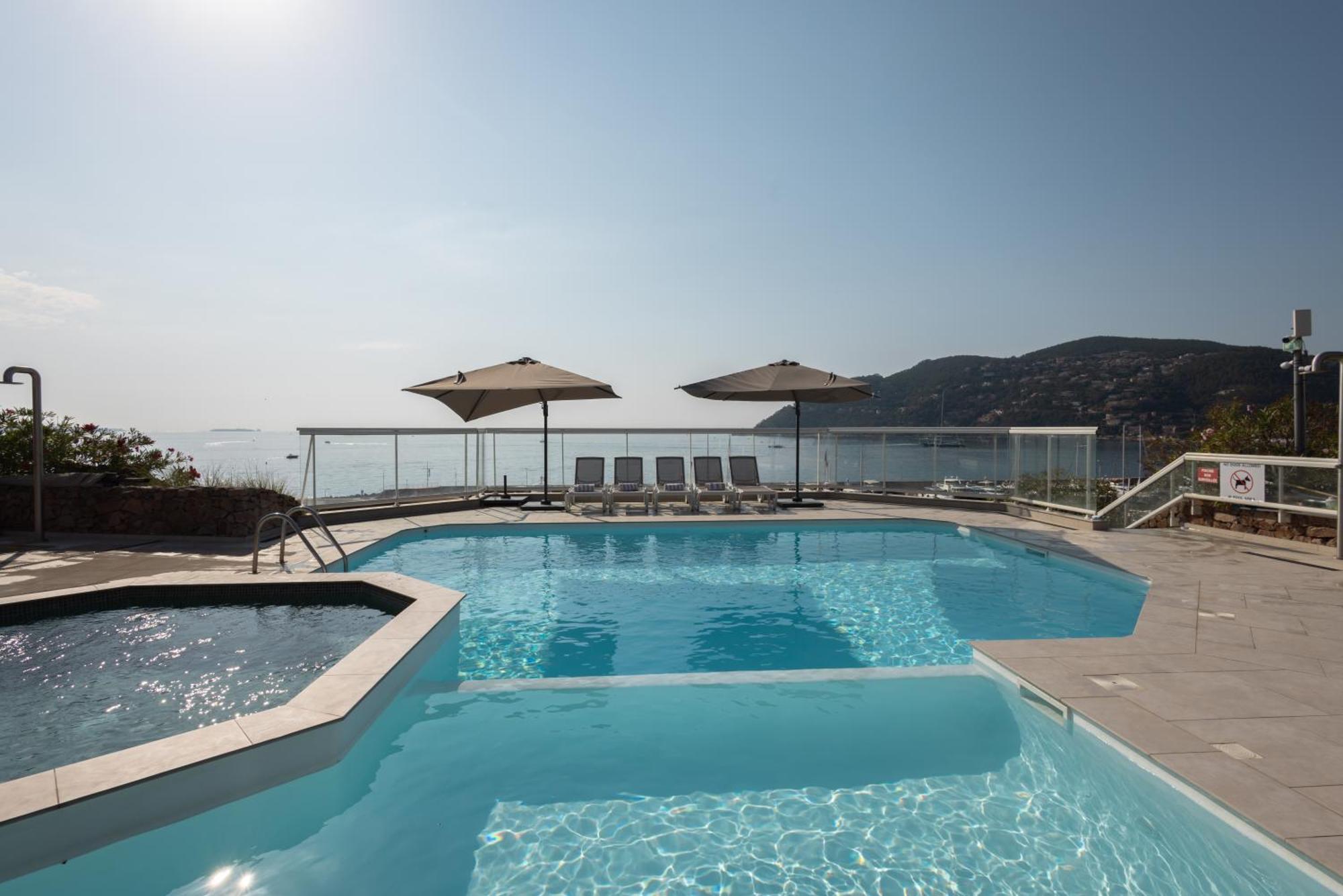 Riviera Beach Hotel 망들리유 라 나플 외부 사진